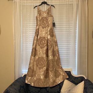 Adrianna gala dress, size 4, never worn. Perfect condition.